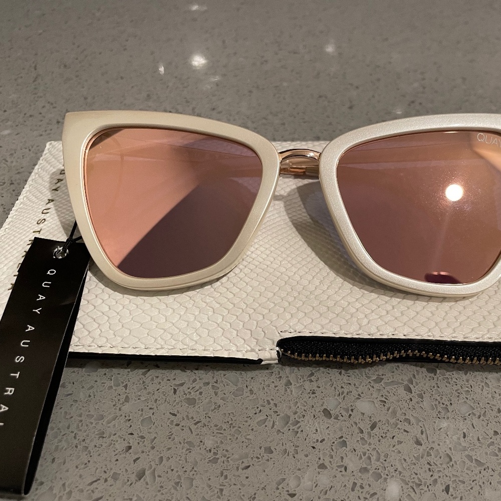 QUAY AUSTRALIA Pearl And Rose Reina Sunglasses
